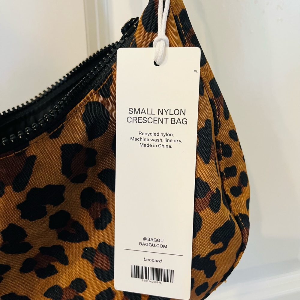 NWT BAGGU Small Crescent Leopard-Print Crossbody Bag - Picture 3 of 4